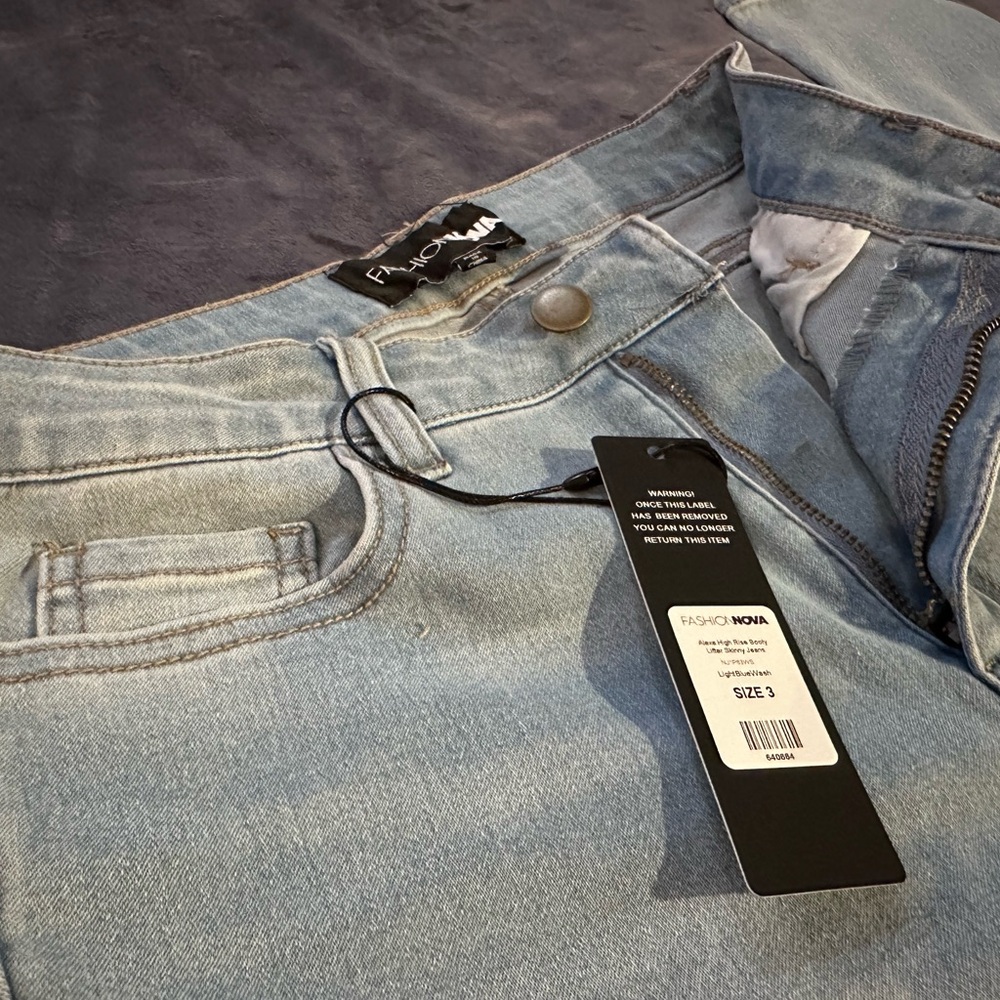 Fashion Nova Alexa High Rise Booty Lifter Skinny Jeans - NWT - Picture 2 of 6